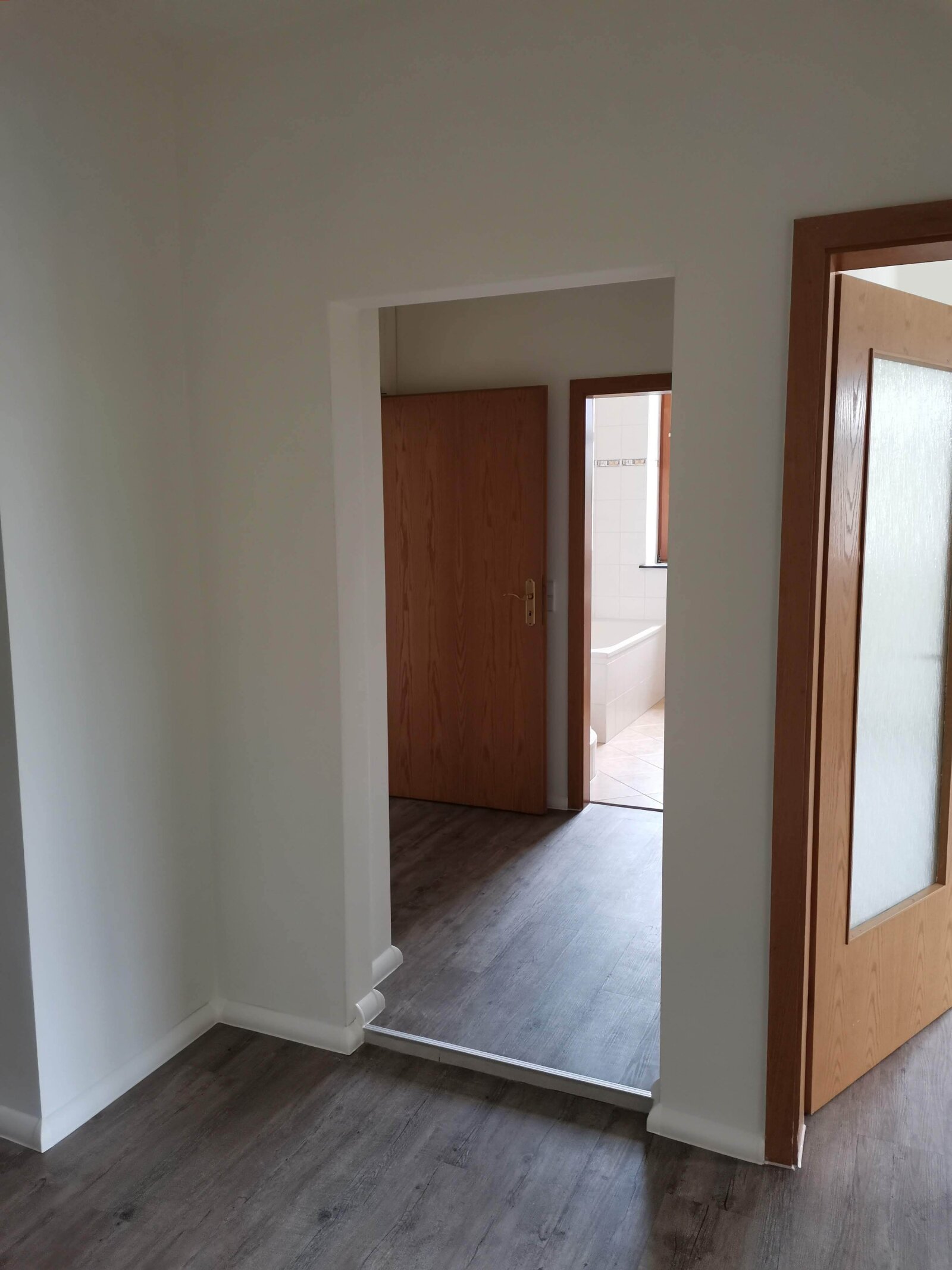 Flur - Schlafzimmer, Bad und Wohnzimmer